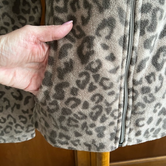 Old Navy Full Zip Fleece Jacket - Picture 5 of 9